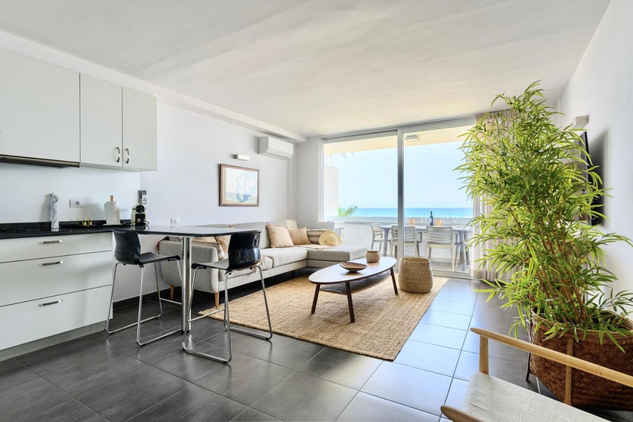 Charming 2 Bedroom Retreat With Beachfront Views San Bartolomé Eksteriør billede