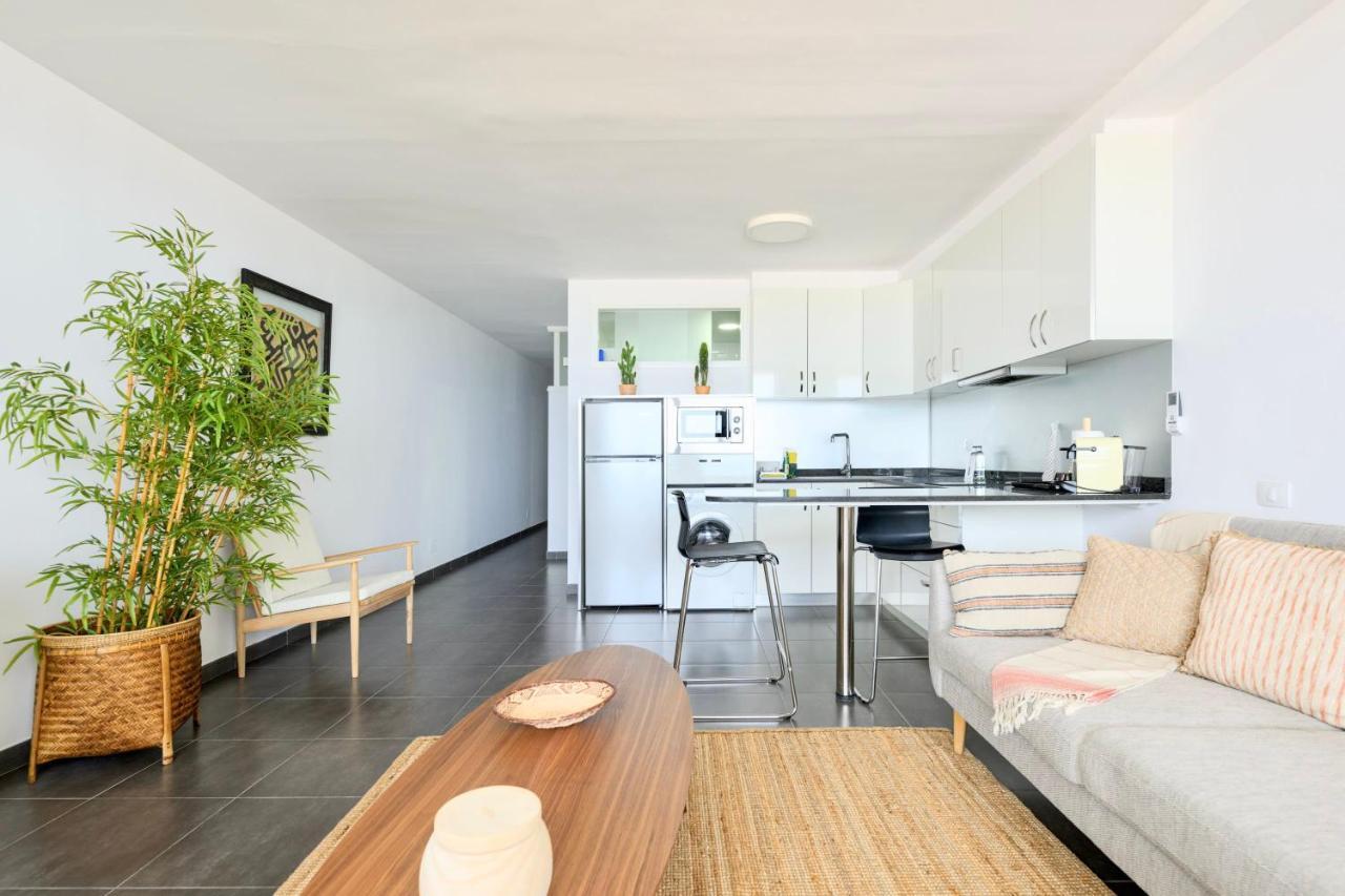 Charming 2 Bedroom Retreat With Beachfront Views San Bartolomé Eksteriør billede