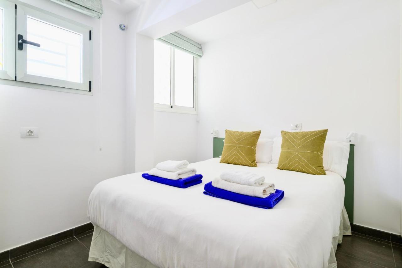Charming 2 Bedroom Retreat With Beachfront Views San Bartolomé Eksteriør billede
